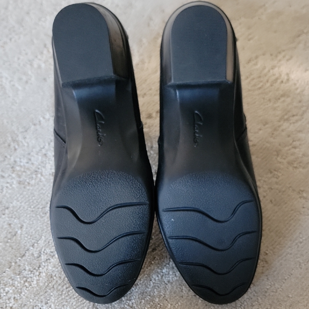 Women's Black Ankle Boots - Picture 4 of 7